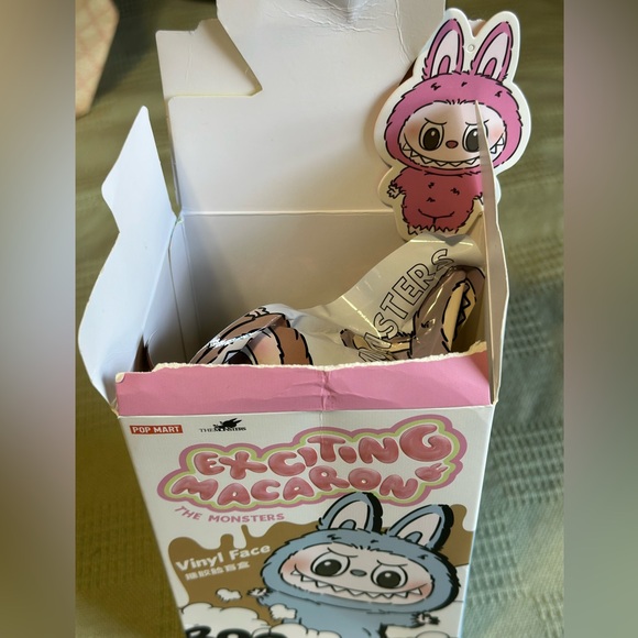 AUTHENTIC PopMart Labubu The Monsters Exciting Macaroon V1 plush - Picture 4 of 9